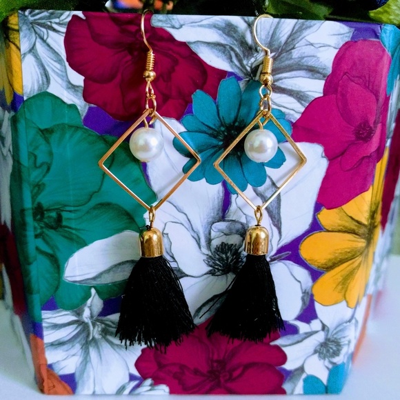 🍨BOGO 50% OFF🍨 Tassle Earrings - Picture 2 of 2